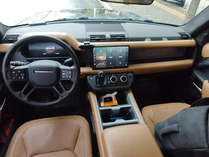 Land Rover Defender 2025 Model 110 3.0T P400 HSE X-Dynamic – фото 5