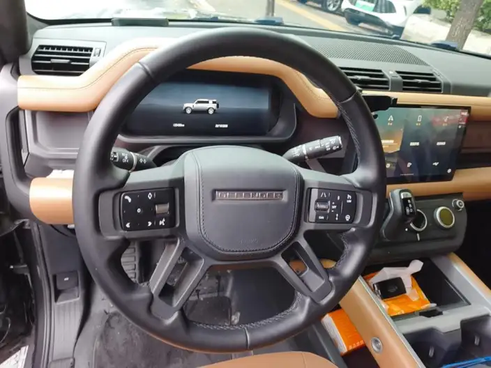 Land Rover Defender 2025 Model 110 3.0T P400 HSE X-Dynamic – фото 7