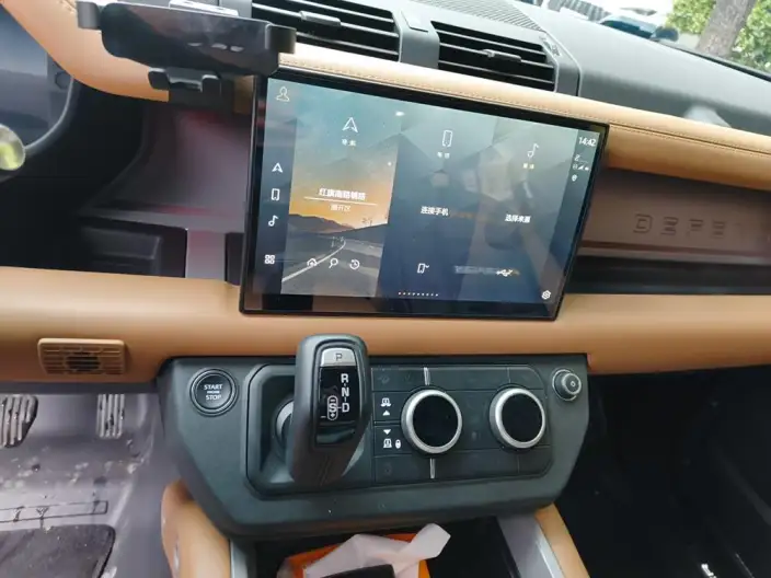 Land Rover Defender 2025 Model 110 3.0T P400 HSE X-Dynamic – фото 8