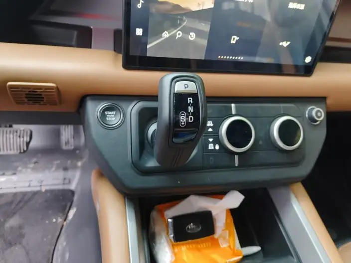 Land Rover Defender 2025 Model 110 3.0T P400 HSE X-Dynamic – фото 9
