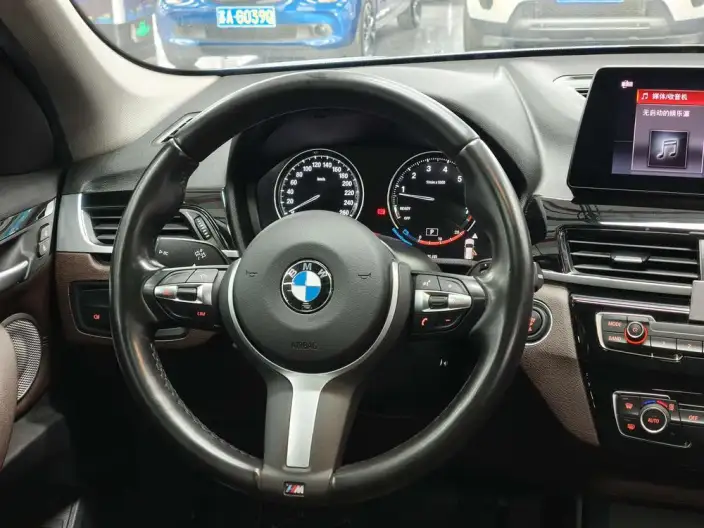BMW X1 2022 Model sDrive25Li Leading Model – фото 8