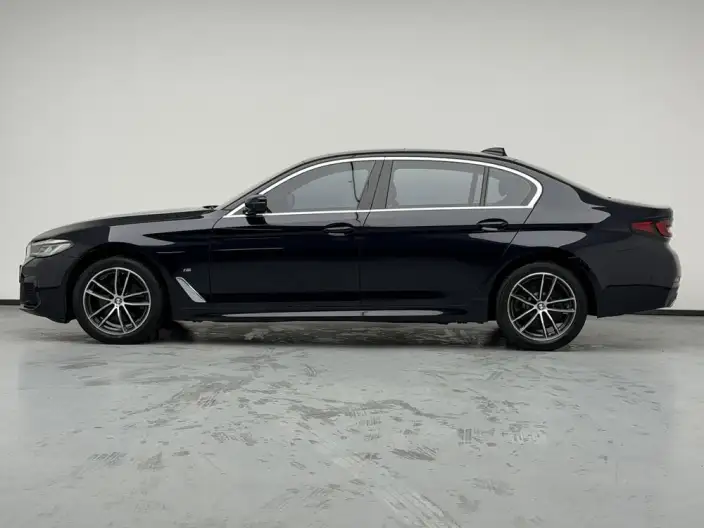BMW 5 Series 2022 Model Facelift II 525Li M Sports Set – фото 4