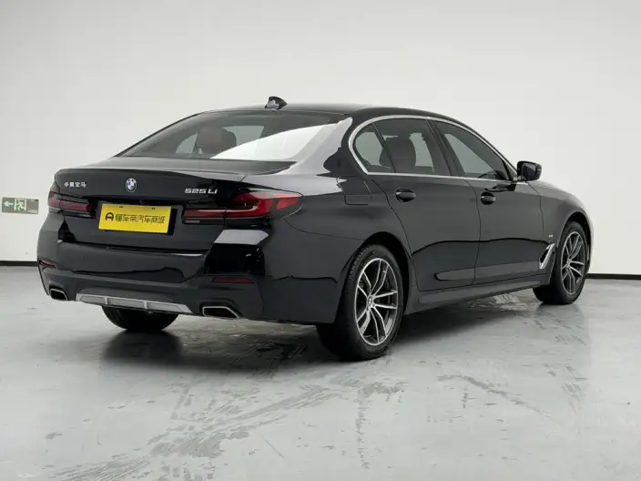 BMW 5 Series 2022 Model Facelift II 525Li M Sports Set – фото 7