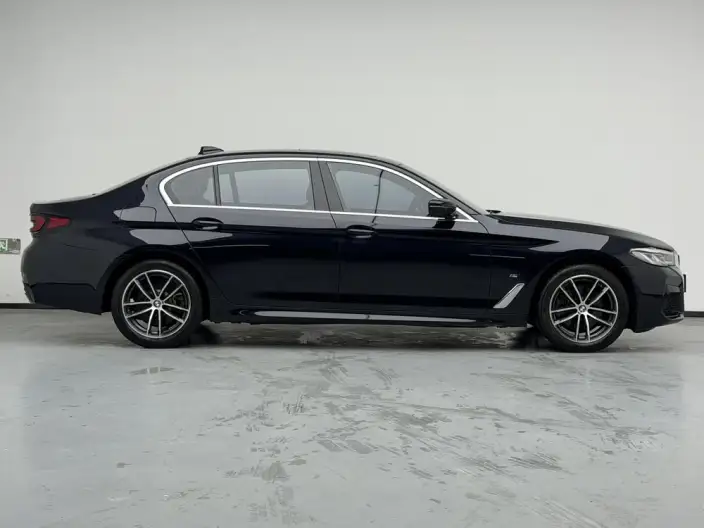 BMW 5 Series 2022 Model Facelift II 525Li M Sports Set – фото 8