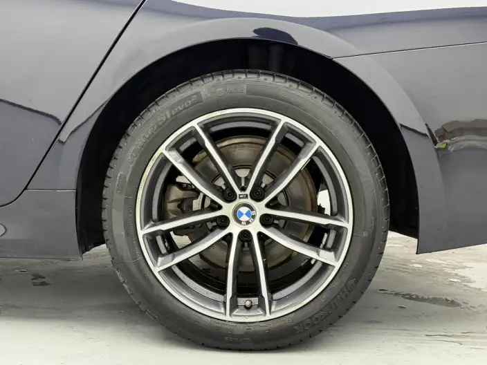 BMW 5 Series 2022 Model Facelift II 525Li M Sports Set – фото 9