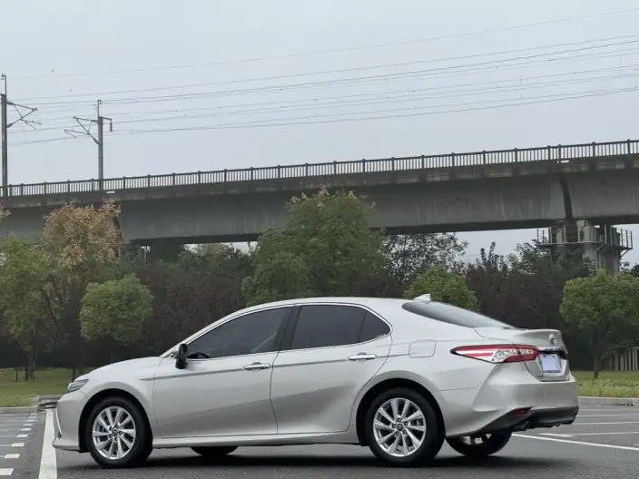 Toyota Camry 2021 Model 2.0G Deluxe Edition