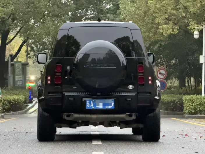 Land Rover Defender 2023 Model 110 3.0T P400 X-Dynamic HSE
