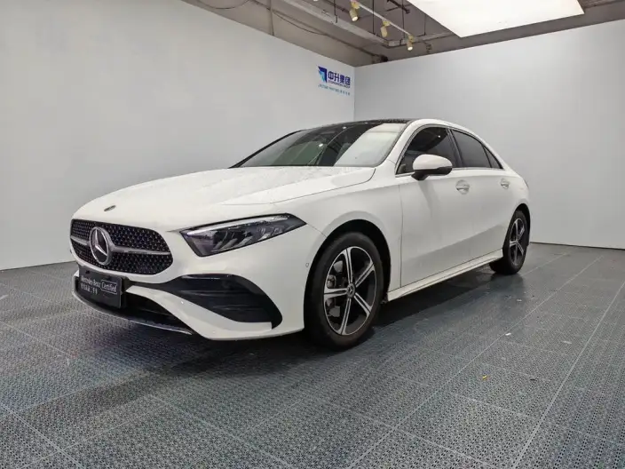 Mercedes-Benz A-class 2024 Model Facelift A 200 L Fashion Edition – фото 1