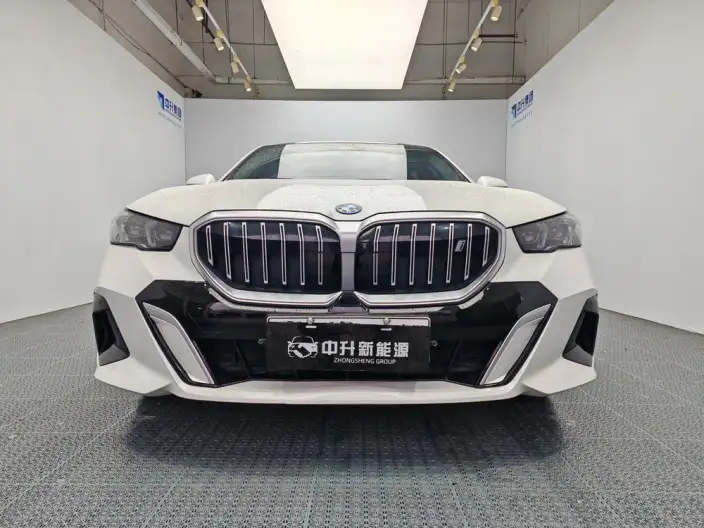 BMW i5 2024 Model eDrive35L Exclusive Model Luxury Set – фото 2