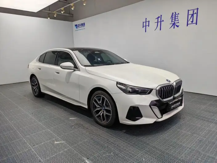 BMW i5 2024 Model eDrive35L Exclusive Model Luxury Set – фото 3