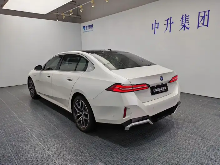 BMW i5 2024 Model eDrive35L Exclusive Model Luxury Set – фото 5