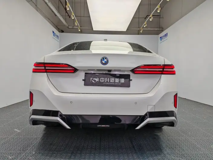 BMW i5 2024 Model eDrive35L Exclusive Model Luxury Set – фото 6