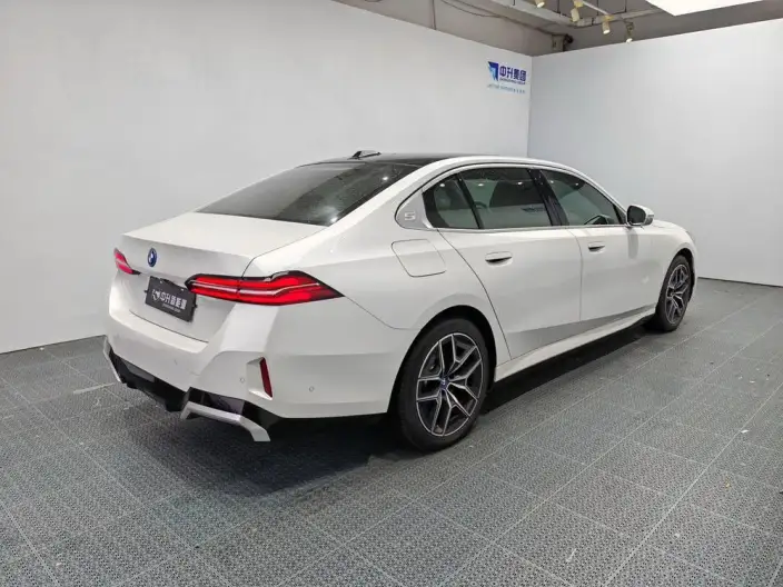 BMW i5 2024 Model eDrive35L Exclusive Model Luxury Set – фото 7