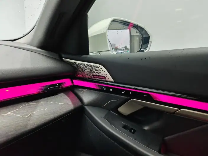 BMW i5 2024 Model eDrive35L Exclusive Model Luxury Set – фото 8