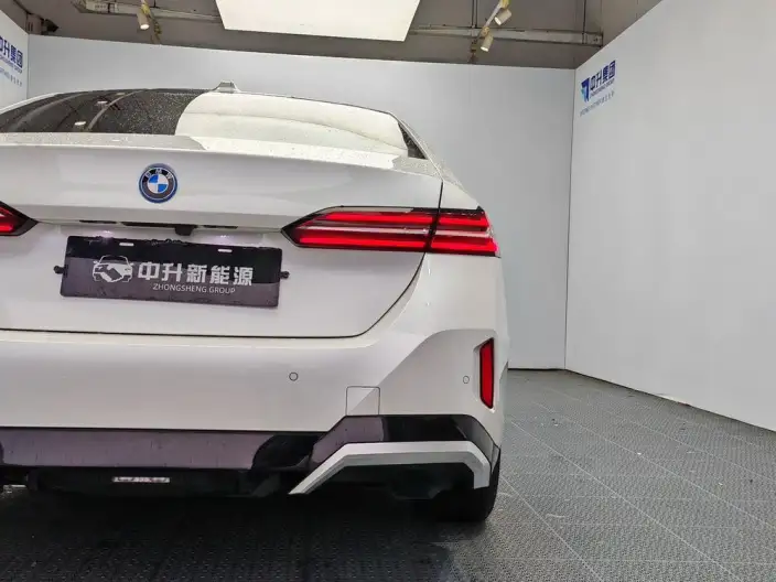 BMW i5 2024 Model eDrive35L Exclusive Model Luxury Set – фото 9