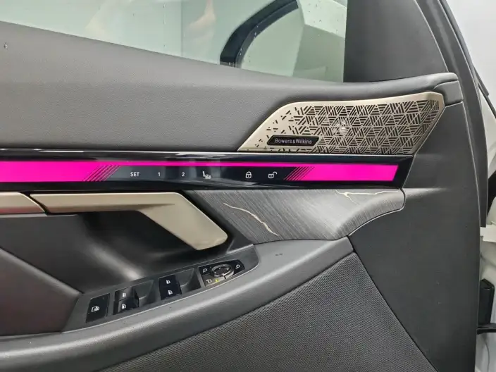 BMW i5 2024 Model eDrive35L Exclusive Model Luxury Set – фото 10