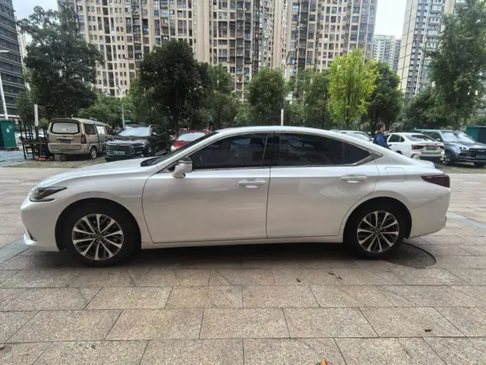 Lexus ES 2022 Model 200 Superior Edition
