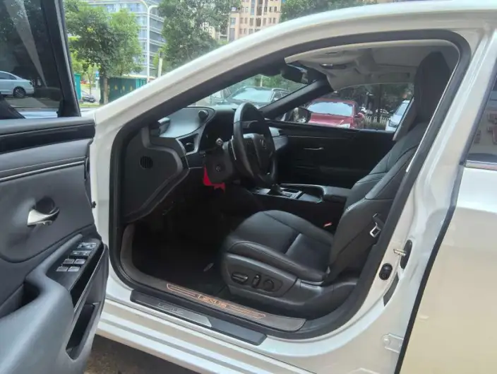 Lexus ES 2022 Model 200 Superior Edition – фото 7