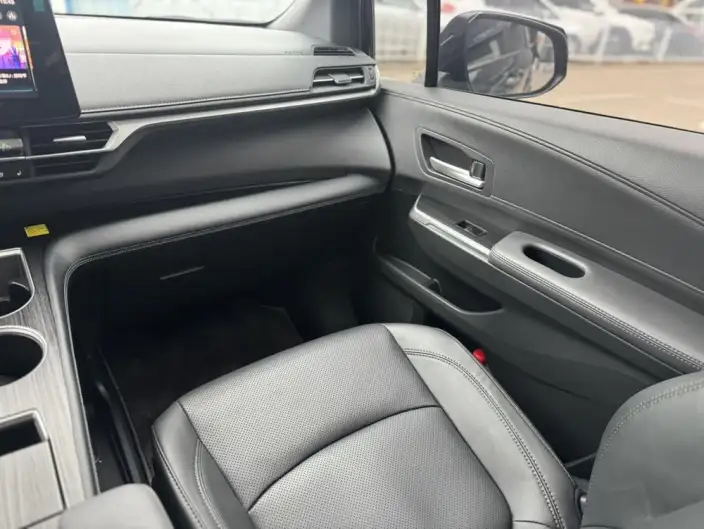 Toyota Sienna 2026 Model Hybrid 2.5L 4WD Premium Edition – фото 9