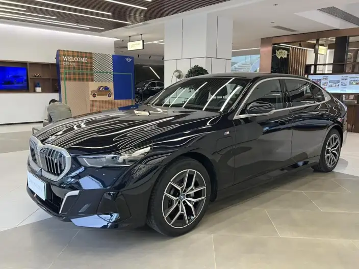BMW i5 2025 Model eDrive35L Luxury Set