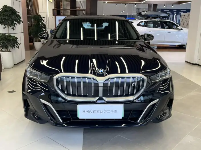 BMW i5 2025 Model eDrive35L Luxury Set