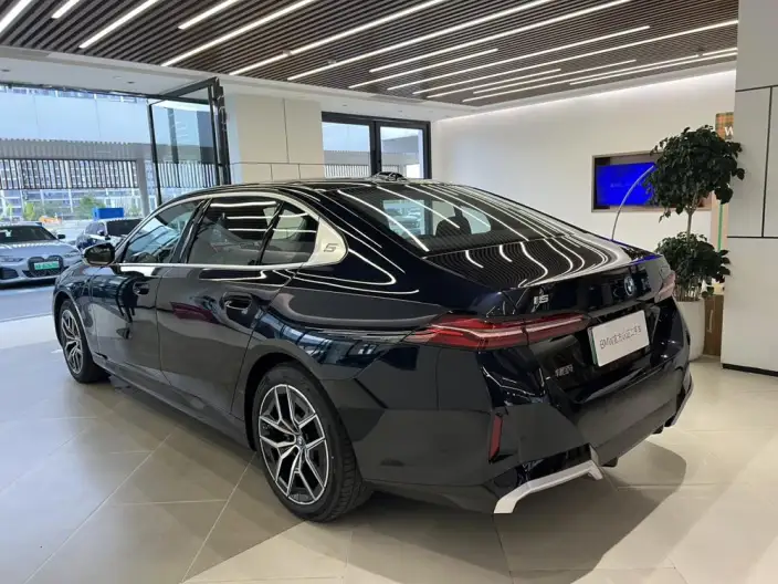 BMW i5 2025 Model eDrive35L Luxury Set