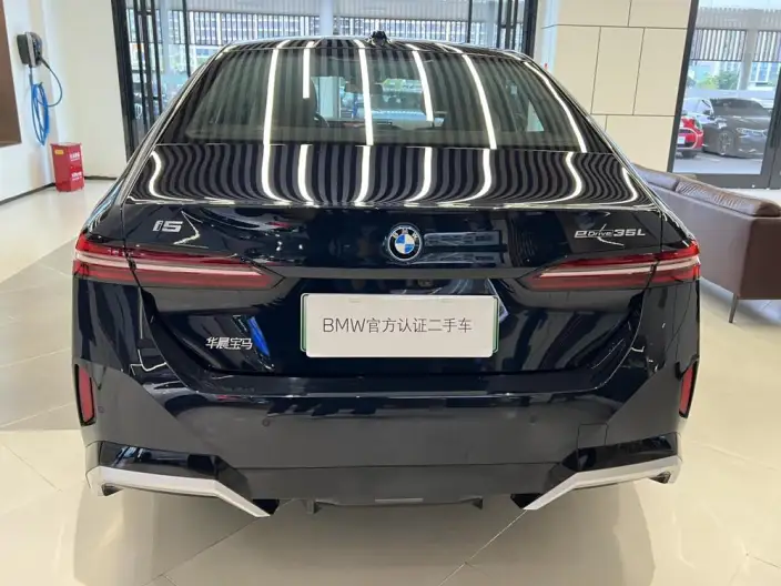 BMW i5 2025 Model eDrive35L Luxury Set – фото 5