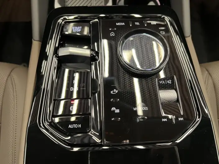 BMW i5 2025 Model eDrive35L Luxury Set – фото 7