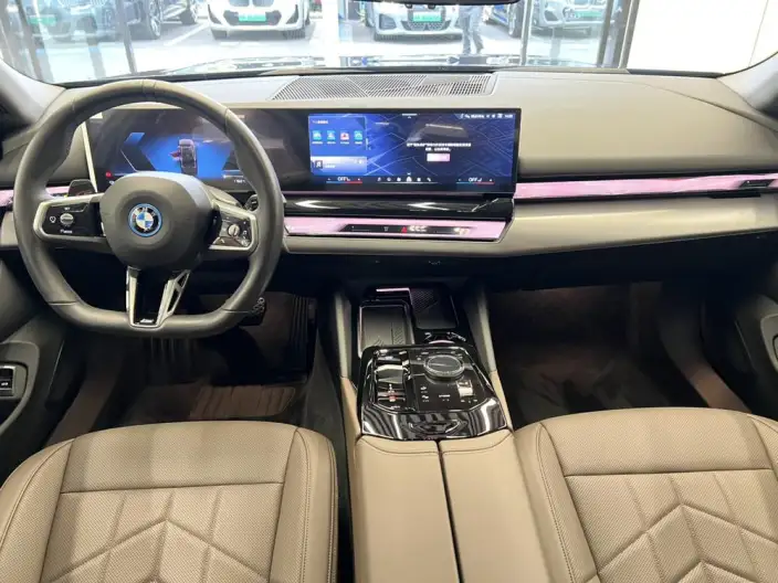 BMW i5 2025 Model eDrive35L Luxury Set – фото 9