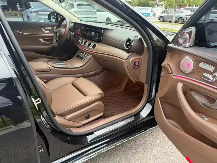 Mercedes-Benz E-Class 2023 Model E 260 L sedan – фото 5