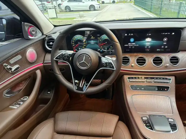 Mercedes-Benz E-Class 2023 Model E 260 L sedan – фото 7