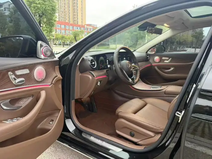 Mercedes-Benz E-Class 2023 Model E 260 L sedan – фото 8