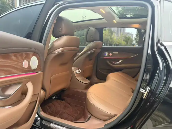 Mercedes-Benz E-Class 2023 Model E 260 L sedan – фото 9