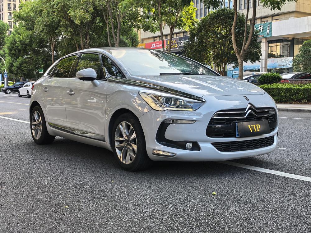 DS 5 2013 модификация 1.6T Deluxe Edition THP160 – фото 3