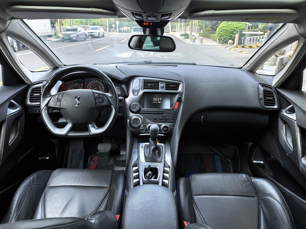 DS 5 2013 модификация 1.6T Deluxe Edition THP160 – фото 9