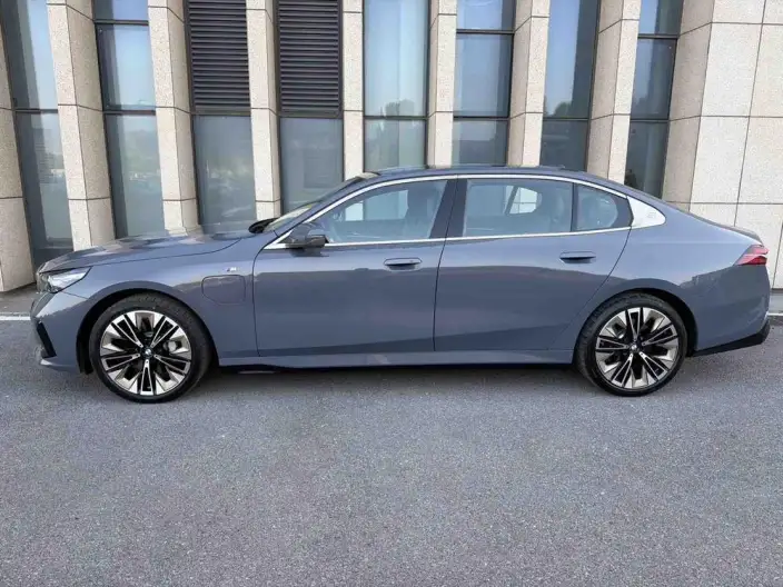 BMW i5 2025 Model eDrive40L M Sports Set