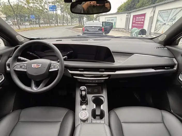 Cadillac XT4 2024 Model Facelift 28T 2WD Luxury Model – фото 6