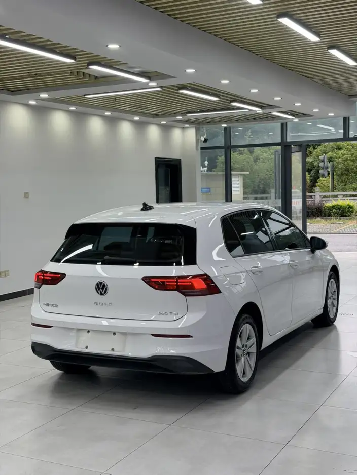 Volkswagen Golf 2023 Model 200TSI DSG – фото 5
