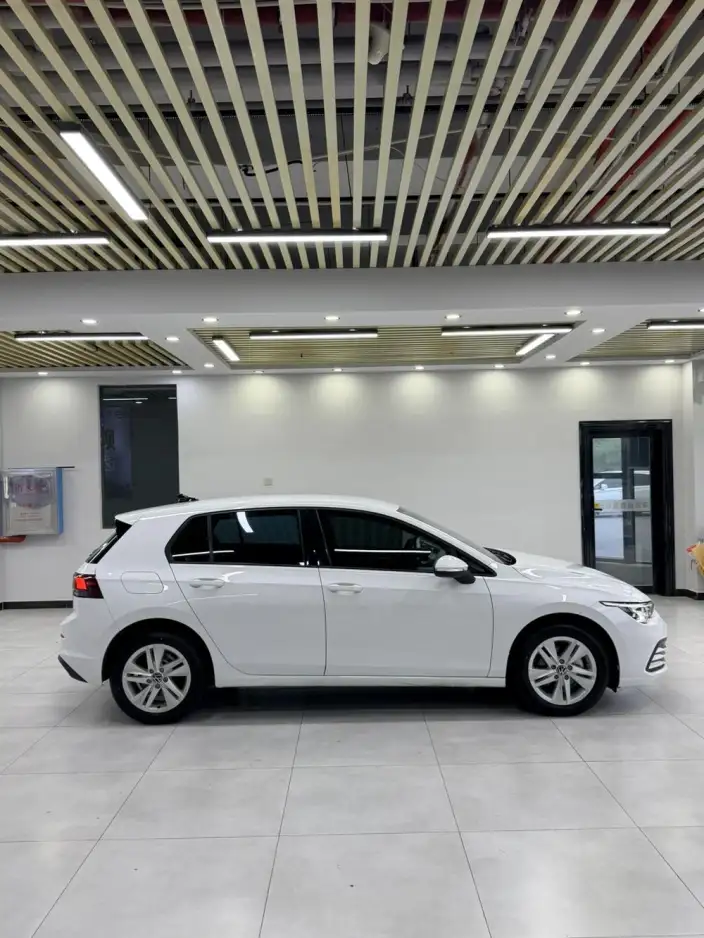 Volkswagen Golf 2023 Model 200TSI DSG – фото 6