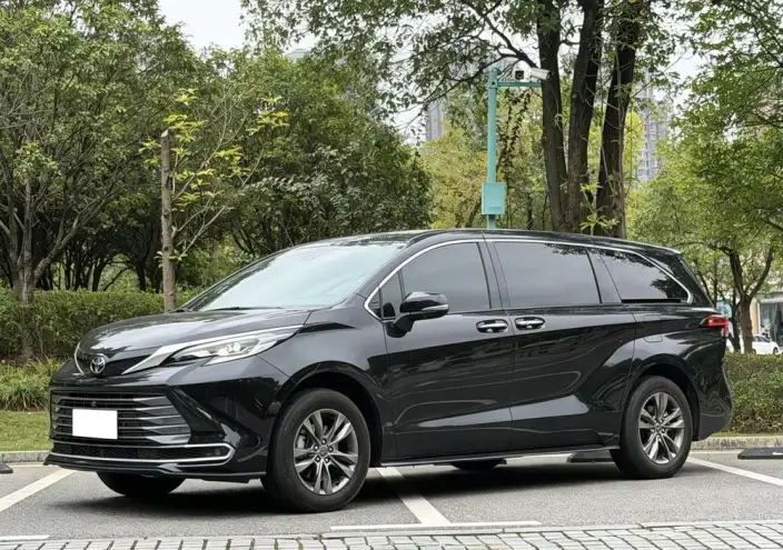 Toyota Sienna 2026 Model Hybrid 2.5L 4WD Premium Edition