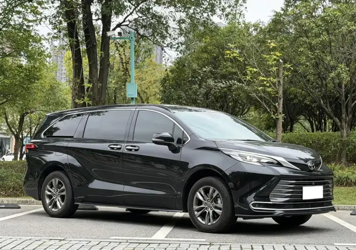Toyota Sienna 2026 Model Hybrid 2.5L 4WD Premium Edition