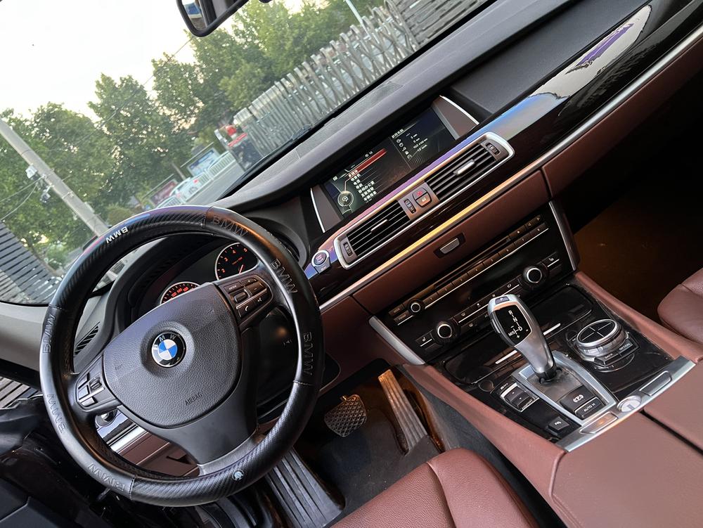 BMW 5 Series GT 2014 535i Leading – фото 13