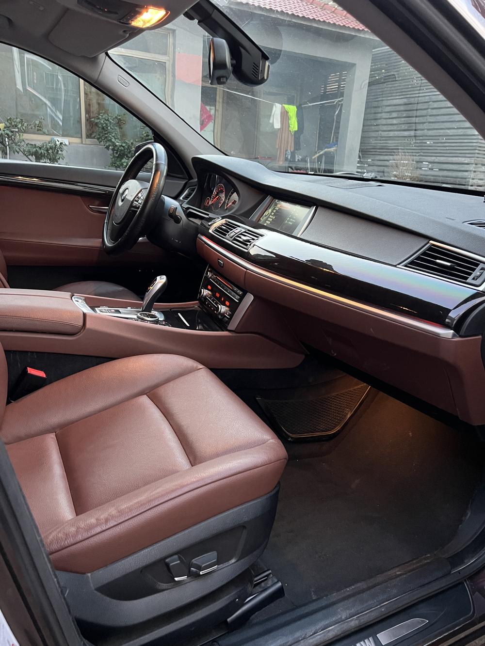 BMW 5 Series GT 2014 535i Leading – фото 14