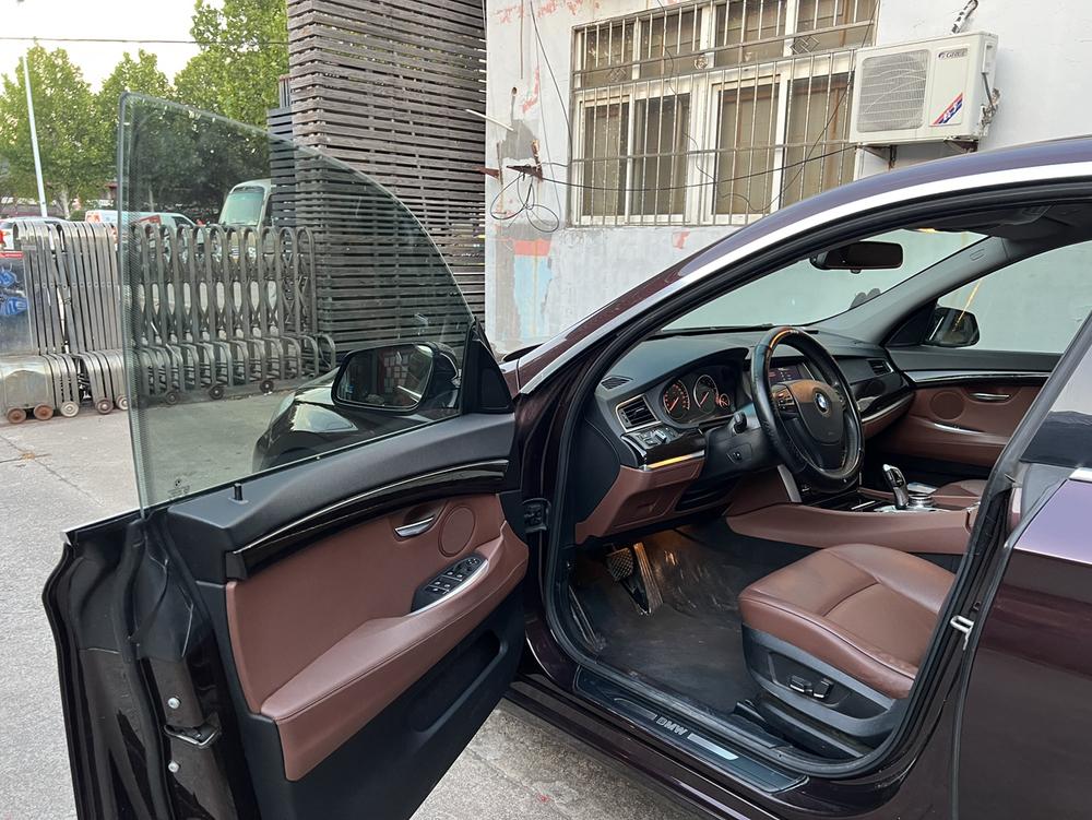 BMW 5 Series GT 2014 535i Leading – фото 16