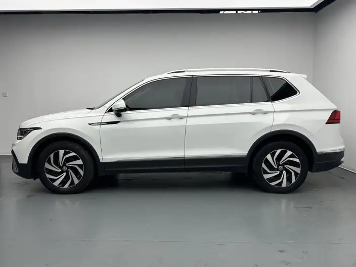 Volkswagen Tiguan L 2023 Model 300TSI 2WD Smart Edition – фото 4