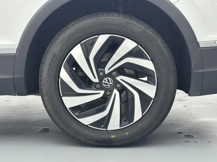 Volkswagen Tiguan L 2023 Model 300TSI 2WD Smart Edition – фото 9