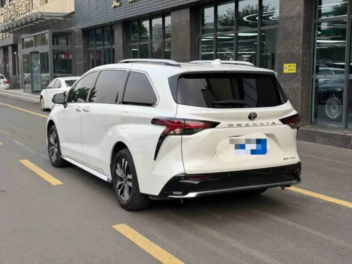 Granvia 2024 Model Intelligent Hybrid 2.5L 4WD Noble PLUS Edition – фото 4
