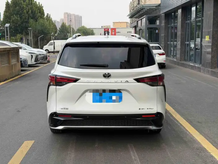 Granvia 2024 Model Intelligent Hybrid 2.5L 4WD Noble PLUS Edition – фото 5