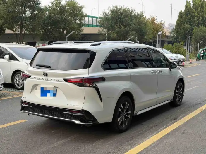 Granvia 2024 Model Intelligent Hybrid 2.5L 4WD Noble PLUS Edition – фото 6