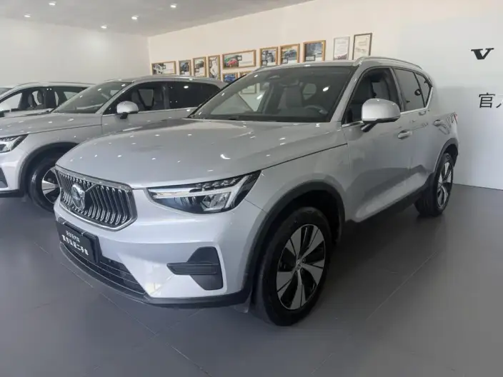 Volvo XC40 2024 Model B3 Smart Range Deluxe Edition